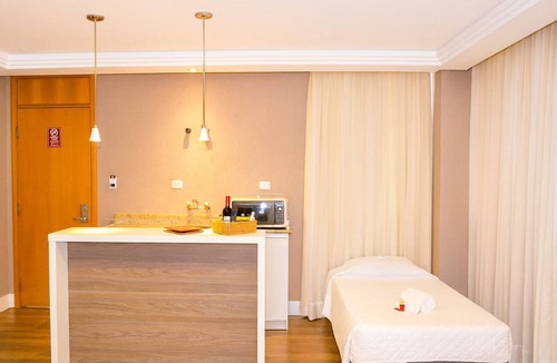 Civic Center Hotel | Well Maintained & Comfortable Master Suite