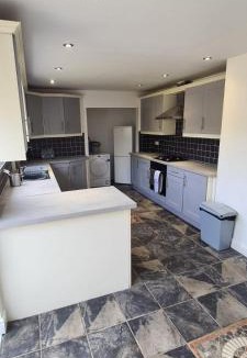 Bramcote Apartment | Well presented 3 Bed House- 9 Guests - Great for Leisure stays or Contractors -NG8 postcode