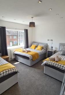 Bramcote Apartment | Well presented 3 Bed House- 9 Guests - Great for Leisure stays or Contractors -NG8 postcode