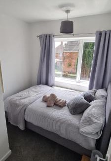 Bramcote Apartment | Well presented 3 Bed House- 9 Guests - Great for Leisure stays or Contractors -NG8 postcode