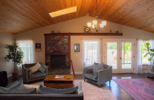 Eugene House | Wellness Sanctuary in Eugene with 5 acres of land and spacious Living Spaces.
