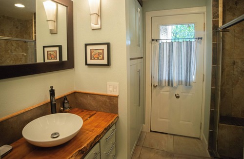 Eugene House | Wellness Sanctuary in Eugene with 5 acres of land and spacious Living Spaces.