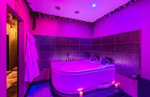 Ostviertel Apartment | 'Wellness Suite' with Wi-Fi
