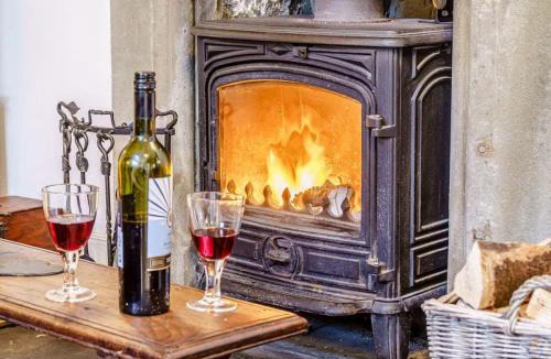 Mathern House | Welsh Gatehouse A Historic Castle Retreat that Welcomes Dogs and Electric Vehicles