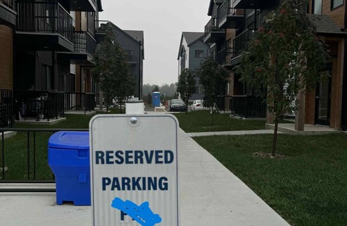 West Edmonton Condo | WEM Getaway! Bright & Cozy 2BR Condo Near the Mall