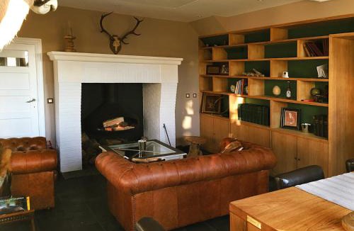 Dion-Valmont House | Wengé Lodge