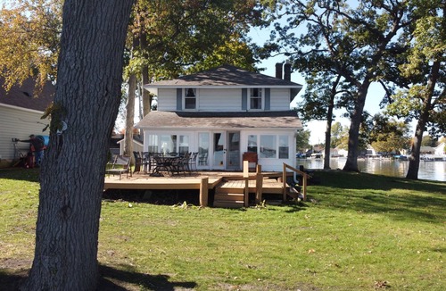 Rochester House | Wenopa - Charming 3-bedroom home on a Lake Manitou peninsula in Rochester