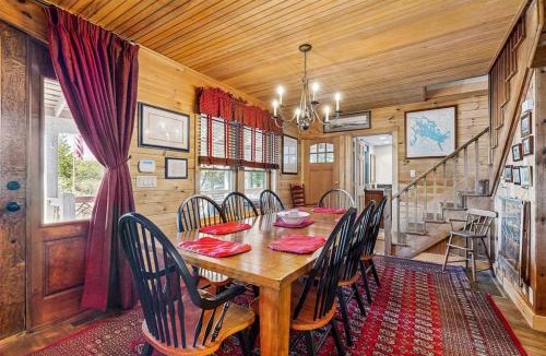 Meredith House | WeSeekANook