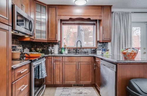 West Edmonton House | Wesley -Large 5bdrm 3 baths home, minutes to WEM!