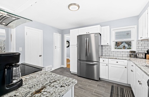 Ann Arbor House | West Ann Arbor Whole Home 4 Bed, 3 Full Bath - Sleeps 12!