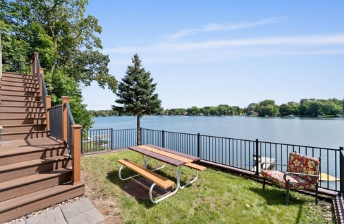 West Bend House | West Bend Lake House - Sleeps 12 - Add The Pontoon