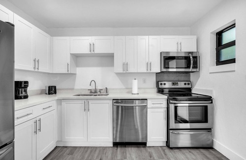 East Little Havana Apartment | West Brickell #3 - Modern 2/1 Apt & Parking
