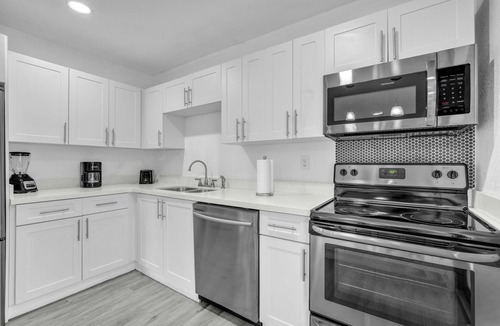 East Little Havana Apartment | West Brickell #3 - Modern 2/1 Apt & Parking