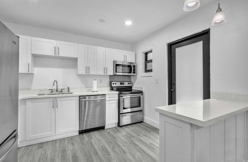 East Little Havana Apartment | West Brickell #3 - Modern 2/1 Apt & Parking