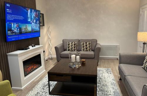 West Calder Apartment | West Calder - Edinburgh Glasgow Rail Access