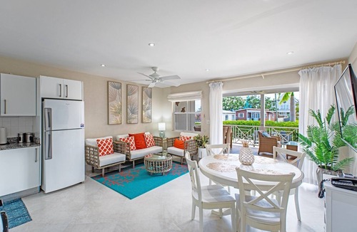 Weston Condo | West Coast, 3 Bedroom, Poolside Condo- Walking Distance to the Beach!