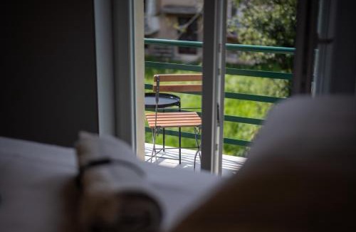 Split Bed & Breakfast | West Coast Deluxe Rooms