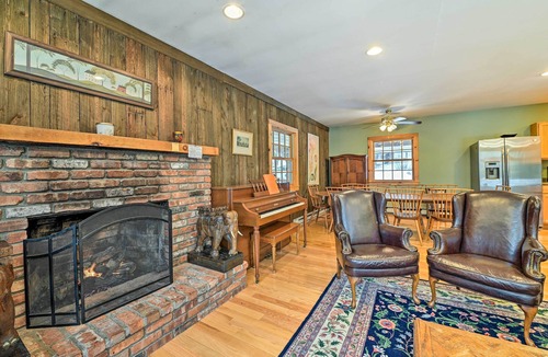 West Dover Cottage | West Dover Home w/Deck ~ 2 Mi to Mount Snow!