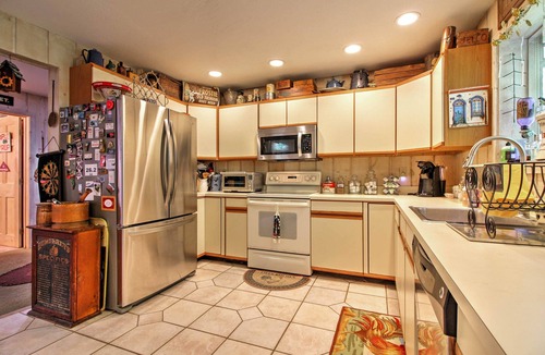 West Dover Cottage | West Dover Vacation Rental w/Hot Tub Near Mt Snow