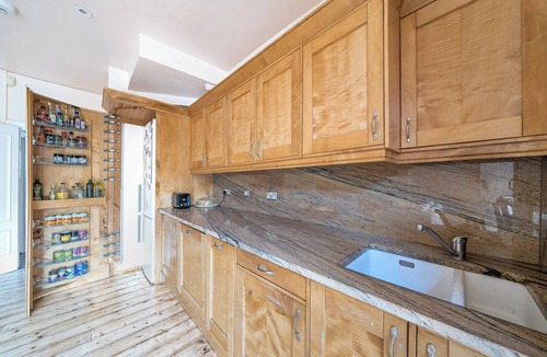 Thurlow Park House | West Dulwich spacious family home, with large garden and parking space