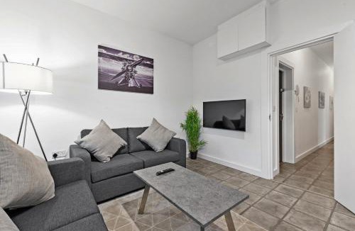 West Ealing Apartment | West Ealing Serviced Apts- 2 Bedroom 2 Bath Parking Near Station with Off Street Parking By 360Stays