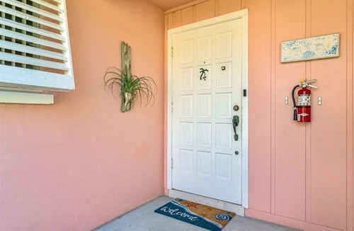 Tradewinds House | West End Paradise 4