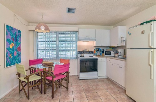 Tradewinds House | West End Paradise 4