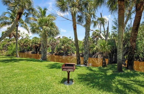 Tradewinds Condo | West End Paradise Unit Coral 4 - One bedroom efficiency suite