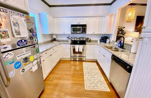 Greenville Downtown Cottage | West End Townhouse steps from Main St & Falls Park, Shopping, Dining, Stadium