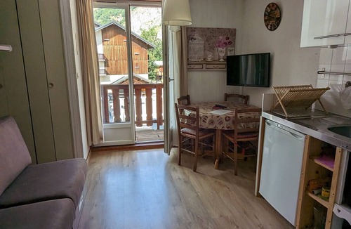 Valloire Apartment | West-facing studio cabin for 3 in Valloire