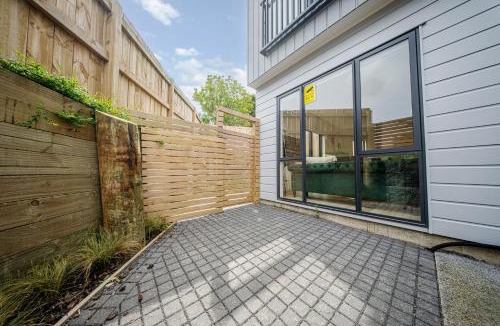 West Harbour House | West Harbour Modern 4-Bedroom Retreat