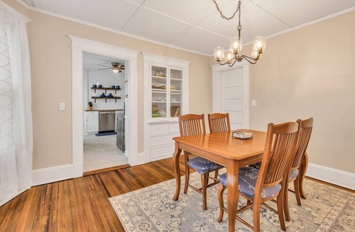 West Hartford Apartment | West Hartford Center: Cozy New England Apartment