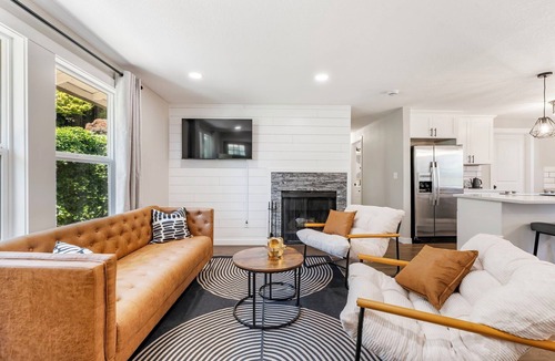 Bolton House | West Linn Wanderlust: Your Mid-Term Retreat