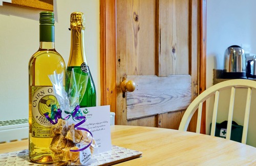 Bridgend of Lintrathen Cottage | WEST LODGE, pet friendly, character holiday cottage in Kirriemuir