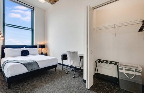 West Loop Apartment | West Loop - City Views With In & Out Parking 4