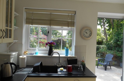 West Mersea Cottage | West Mersea Cottage, 2 minutes walk to beach area. 17 Jul weekend available