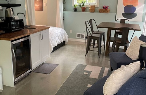 North Delridge Apartment | West Seattle Hideaway, 5 min from downtown/stadiums
