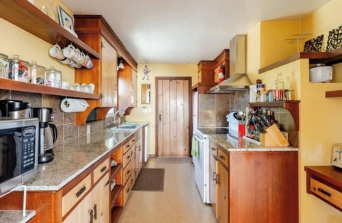 Fauntleroy House | West Seattle Home, Dazzling View, Quiet & Tranquil