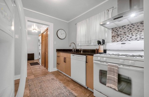 West Seattle House | West Seattle House with Hot Tub. Walkable Location.