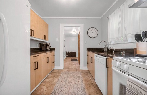 West Seattle House | West Seattle House with Hot Tub. Walkable Location.