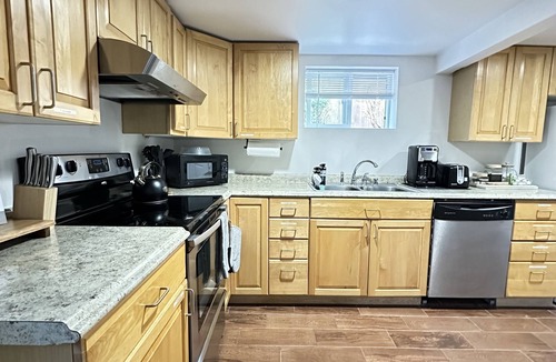 Fairmount Park House | West Seattle Suite! 2 BDRMS, FREE Parking!