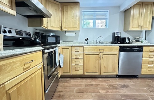 Fairmount Park House | West Seattle Suite! 2 BDRMS, FREE Parking!