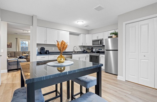Springfield Apartment | West Side Cozy Home IV, Pet friendly