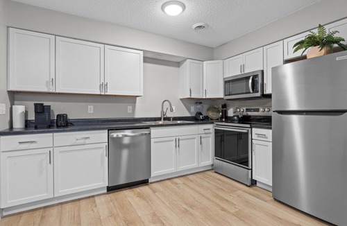 Springfield Apartment | West Side Cozy Home IV, Pet friendly