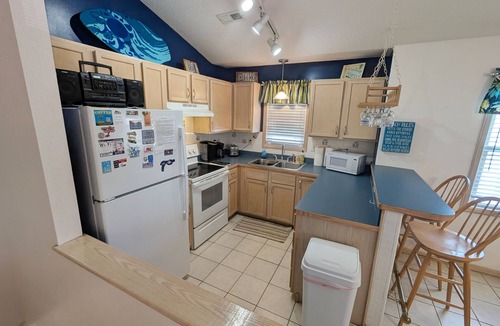 Colington House | West Side Near Avalon Pier ~ Hot Tub~Dog Friendly~Firepit + Fenced in Yard