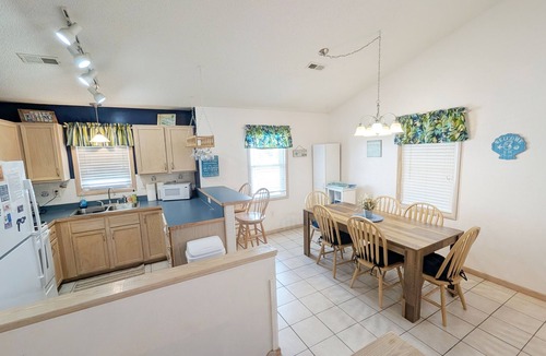 Colington House | West Side Near Avalon Pier ~ Hot Tub~Dog Friendly~Firepit + Fenced in Yard
