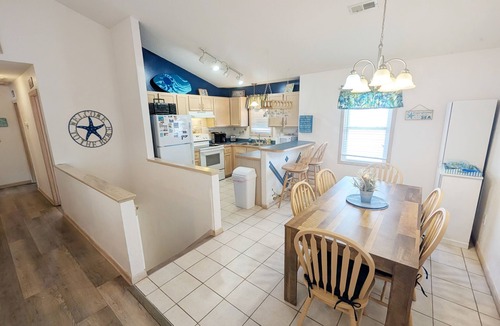 Colington House | West Side Near Avalon Pier ~ Hot Tub~Dog Friendly~Firepit + Fenced in Yard