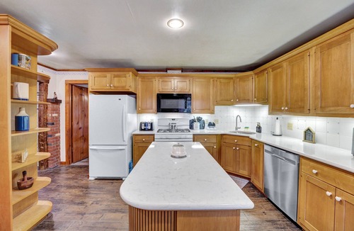 West Valley House | West Valley Dream! Pet Friendly Farmhouse located 12 minutes from Ellicottville