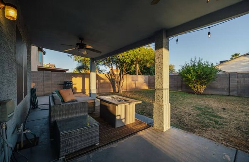 La Buena Vida House | West Valley Oasis! Close to sports, concerts, restaurants, and nightlife!