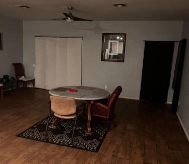 Sheely Farms House | West Valley Spacious Room 2 94th